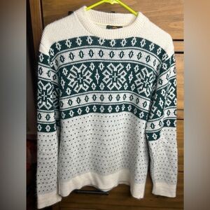Vintage Women's Green and White Patterned wool Sweater